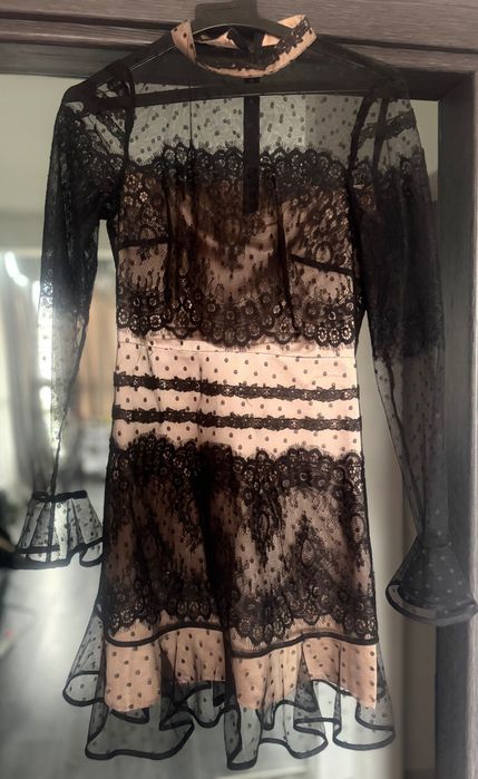 Дантелена черна рокля