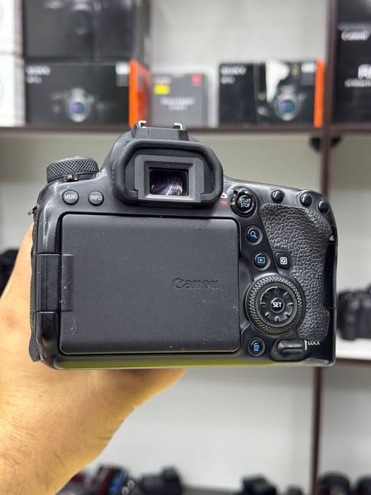 Canon 6D mark 2.   24 ga 105 2 chi pakalina obyektivi bilan birgalikda