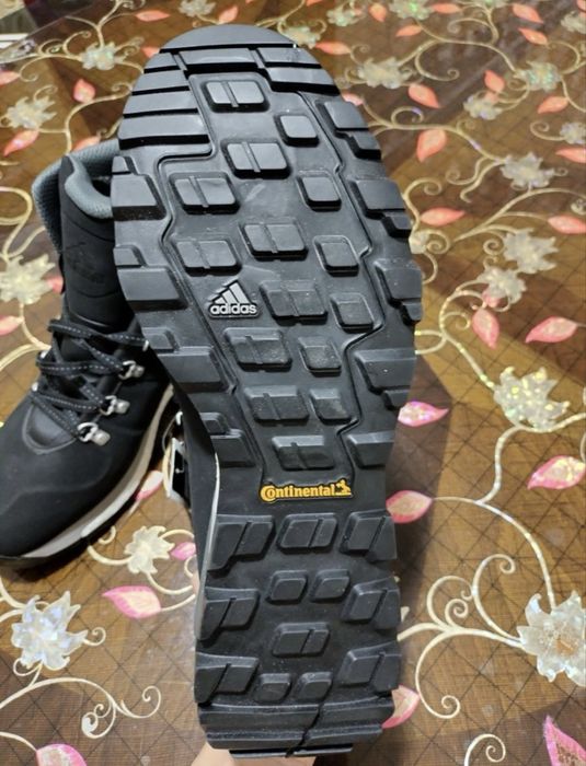 Продам мужские зимние кроссовки