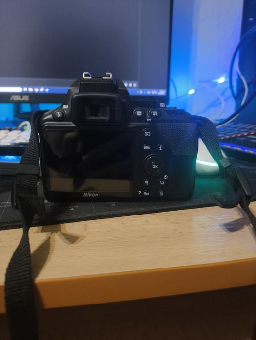 Фотоапарат Nikon D3500 + два обектива