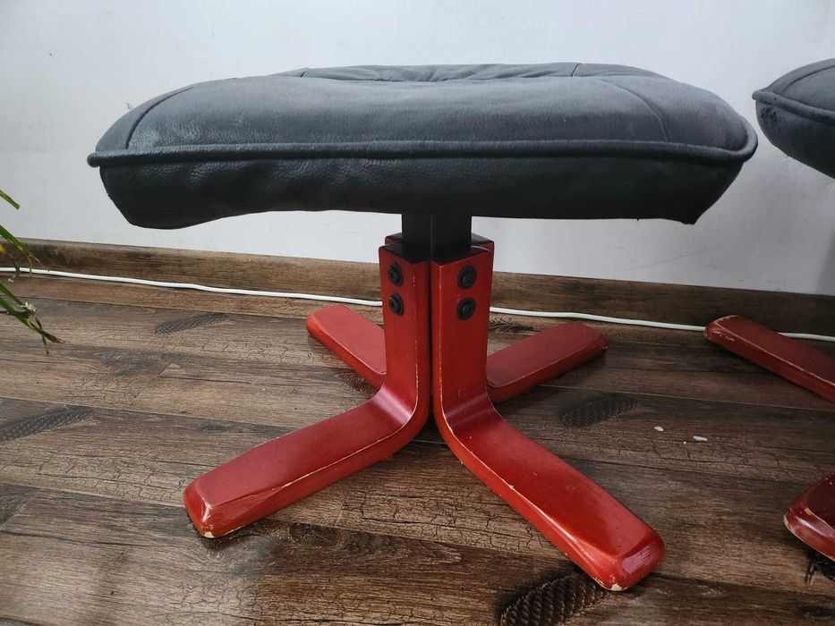 Doua taburete, banchete de imitatie piele