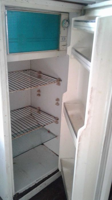 Продается холодильник" САРАТОВ" советского качества.