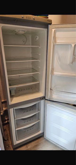 Серый холодильник