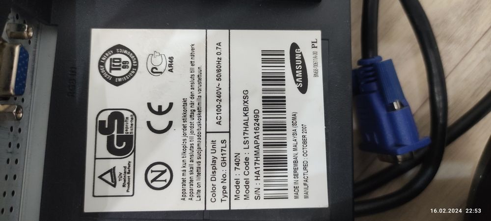 Монитор и клавиатура