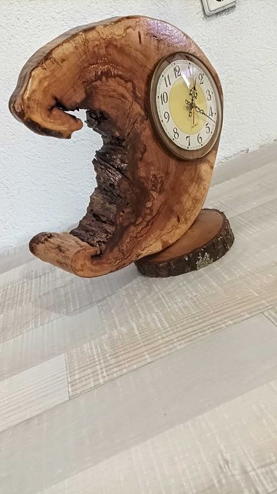 Фигури от дърво и метал