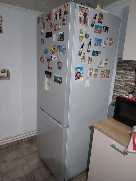 Vând frigider Beko !