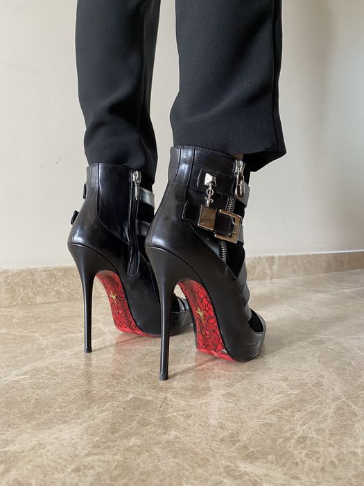 Оригинални дамски боти Cesare Paciotti велур