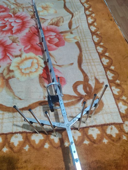 Продам антенну новую с усилием