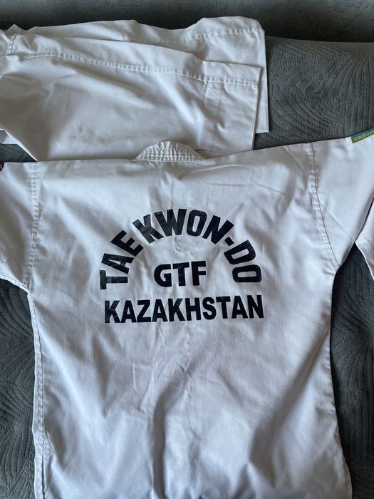 Продам кимоно на таеквондо