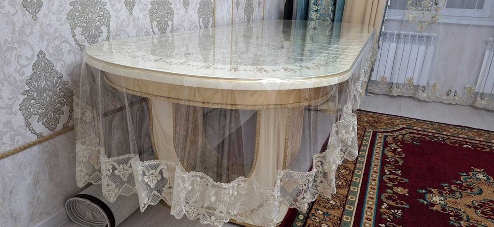 Продается стол для гостинной