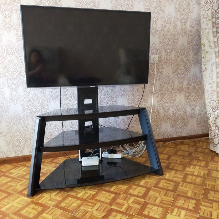 Продаю стойка тумба под телевизор