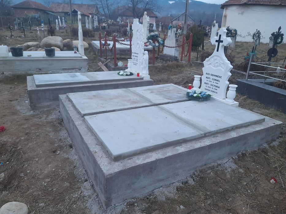 Lucrări în Cimitire  Cruci  Borduri Cavouri