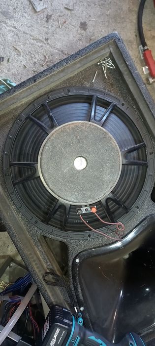 Продам музыкальную пасивную колонку