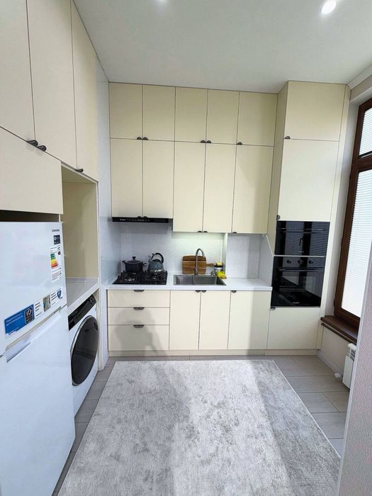 Продается 2 комнатная ЖК ROYAL HOUSE/ 3 окна/ 47м2+балкон
