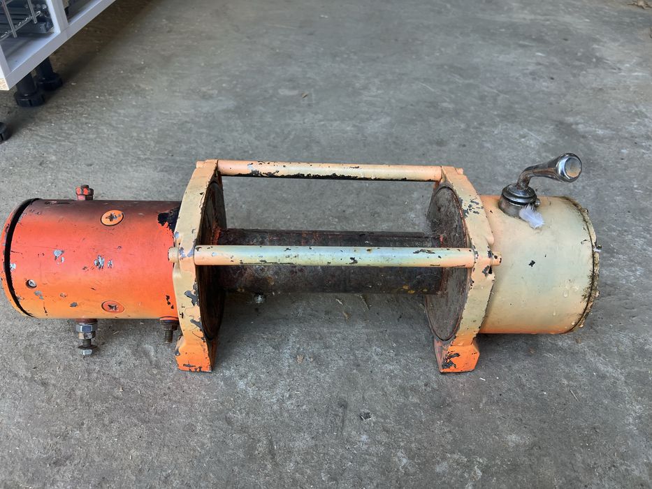 Troliu auto ,de vanzare pentru piese