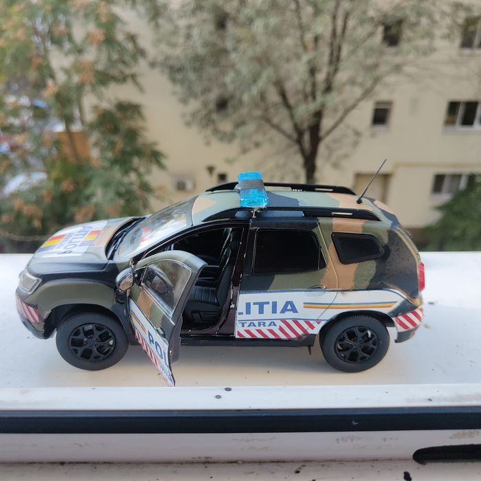 Macheta Duster Camuflaj ,,poliția militară,, cu girofar funcțional