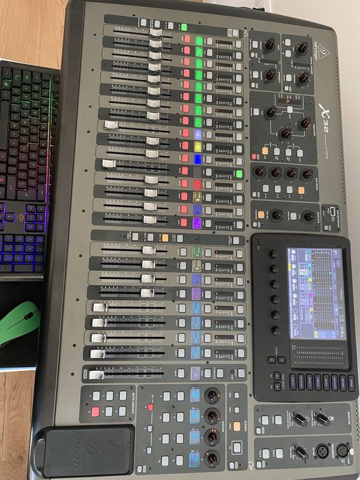 Behringer X32 Full Frame Barlad • OLX.ro