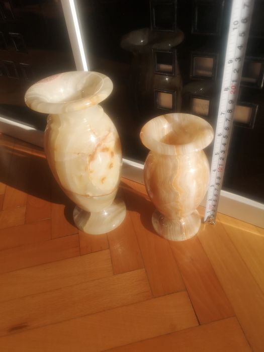 Каменни вази от Оникс