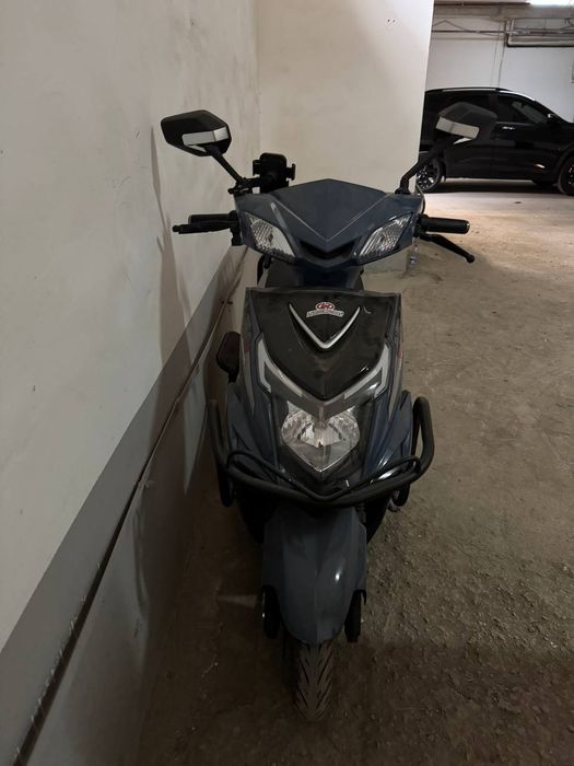 Skuter largomotors tokli