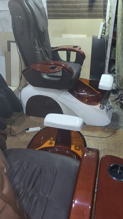 Педикюрное кресло для салона красоты