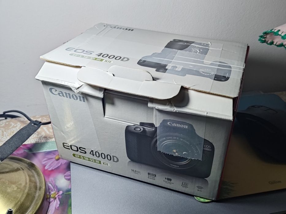 Vând Canon EOS 4000D + EF 50mm f1.8 + EF-S 18-55mm f3.5/5.6 III