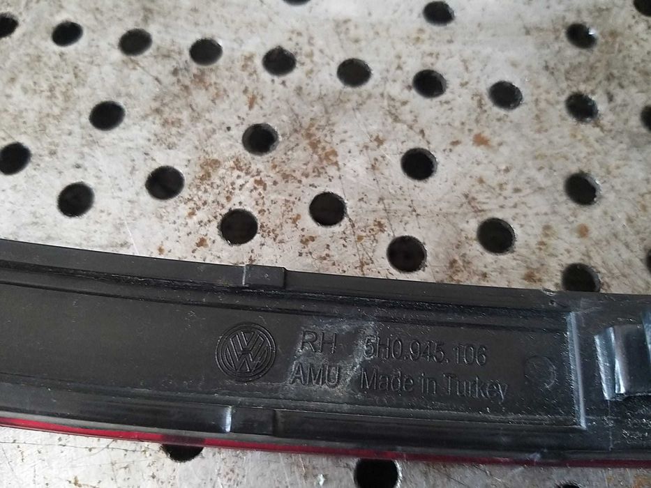 Catadioptru dreapta bara spate vw golf 8 5h 5h0945106