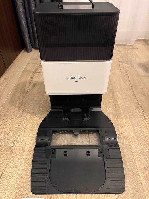 Robot de aspirare Roborock Q8 Max+ cu stație automată de golire