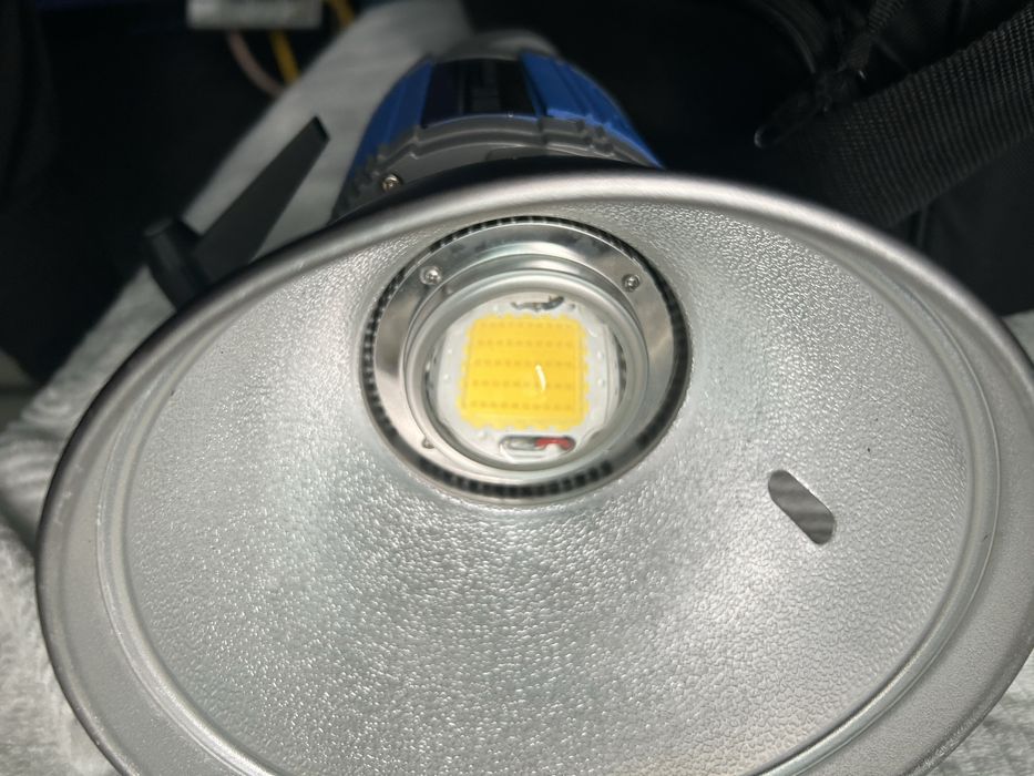 SuperFlash Led1000 - Lumina continua foto/video foarte bune