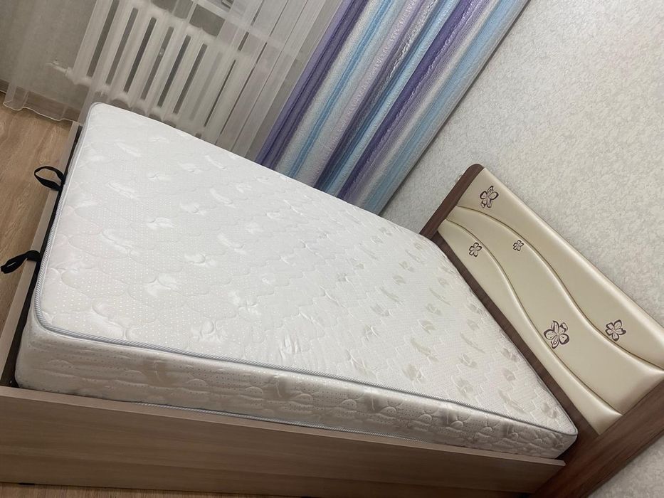 Продам кровать  с ортопедическим матрасом