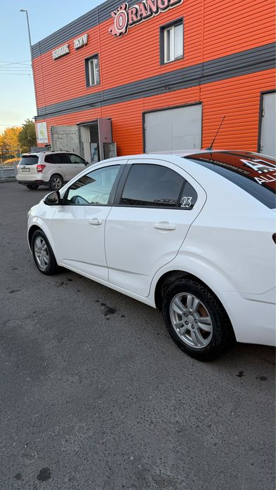 Продам автомобиль Chevrolet Aveo 2015г