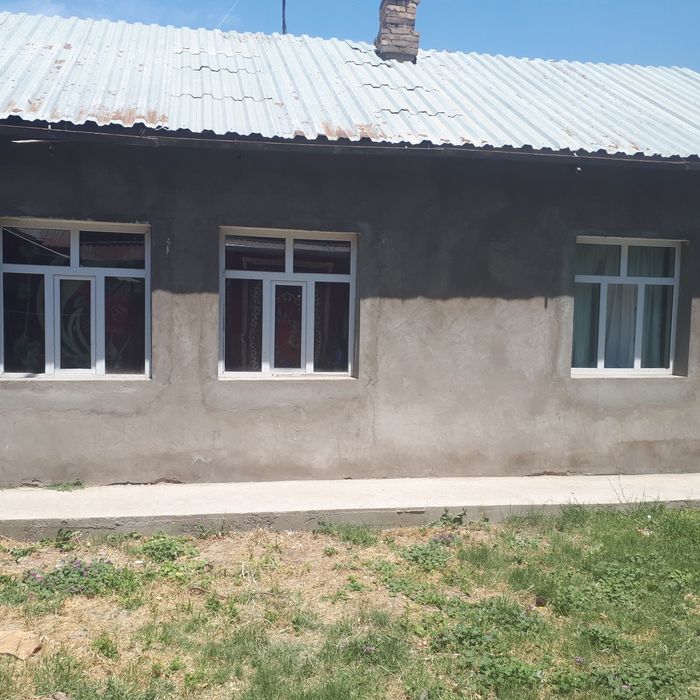 4 Сотих ховли сотилади.