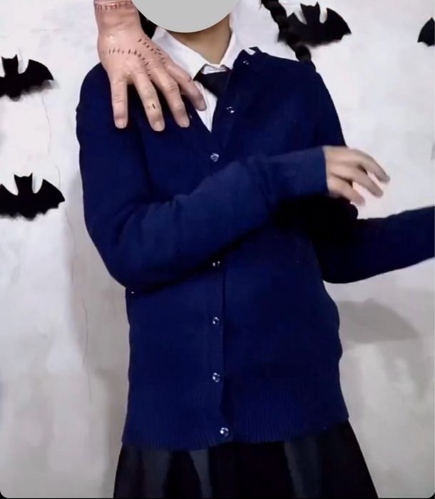 Рука венздей семейка адамс