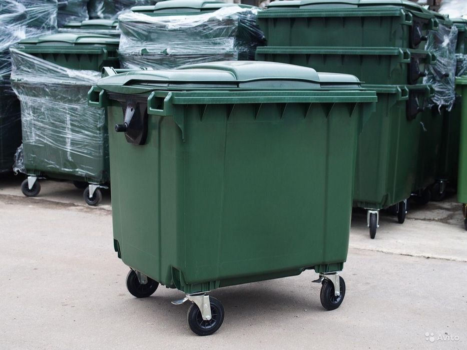 Мусорные баки контейнеры. Металлические и пластмассовые.