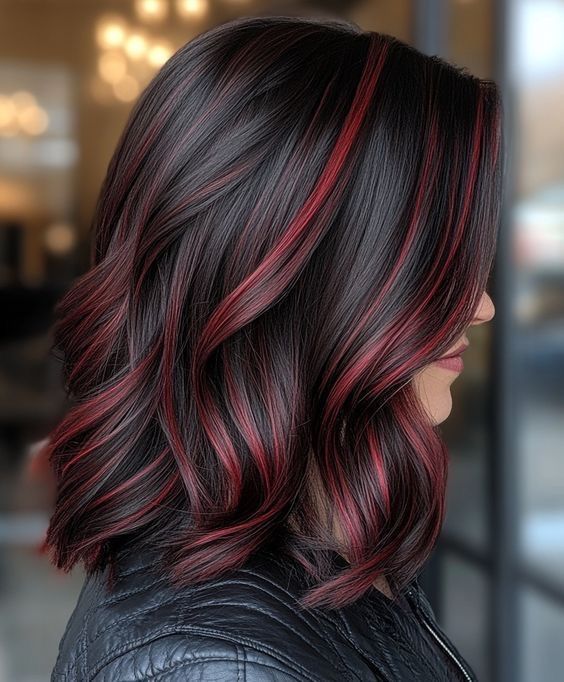 Профессиональные окрашивания (balayage, ombre, airtouch) и стрижки.