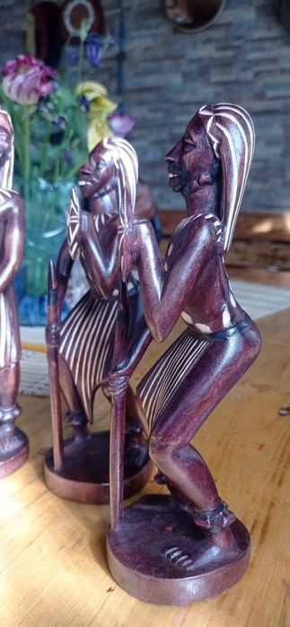 Sculpturi lemn războinici indieni