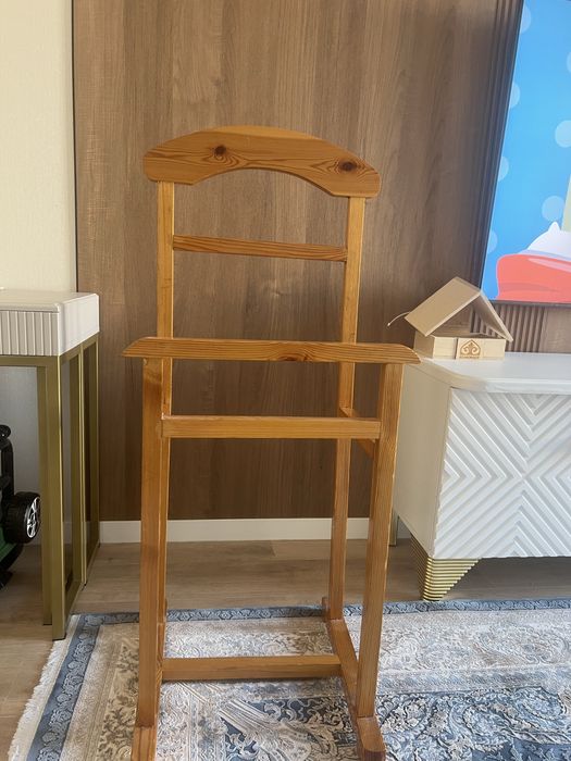 Продается напольная вешалка для одежды