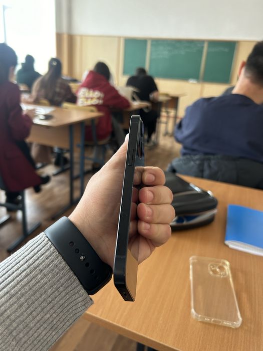 Продам Айфон 13,Iphone 13 Срочна