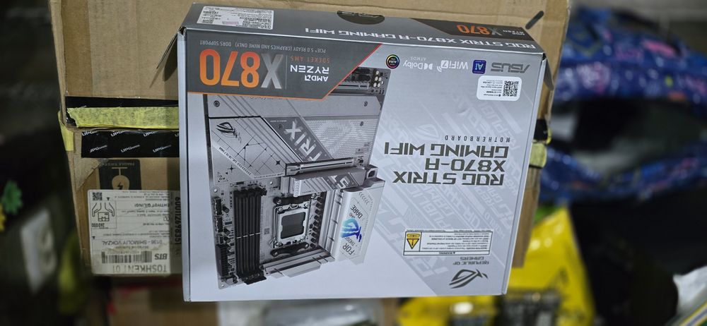 Материнская плата ASUS ROG STRIX X870E - H GAMING, А также White есть