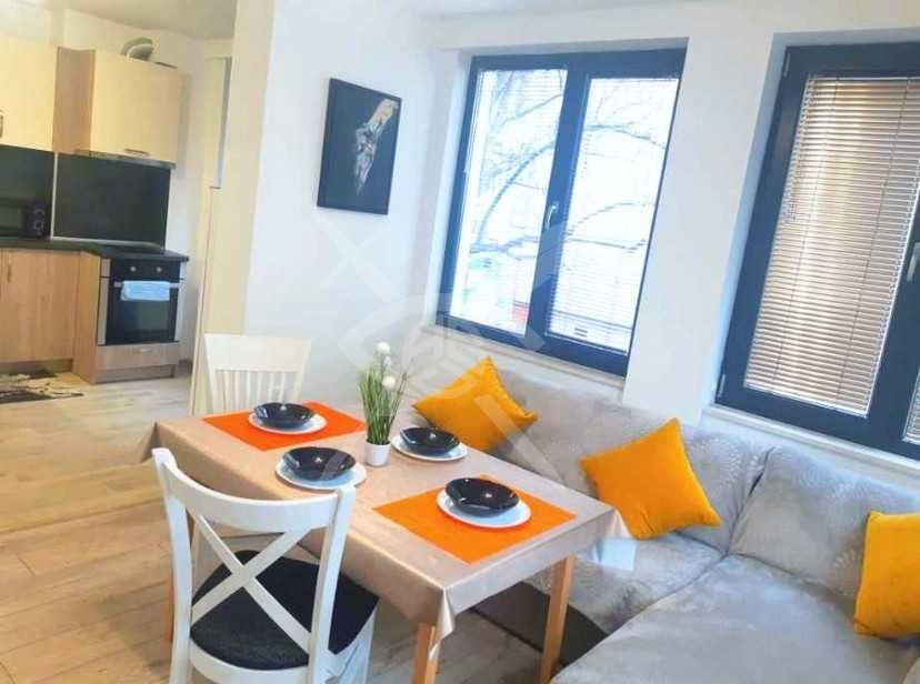 Дава се под наем Тристаен апартамент в Варна, Център - 60 кв.м за 648.21 € - Снимка #1