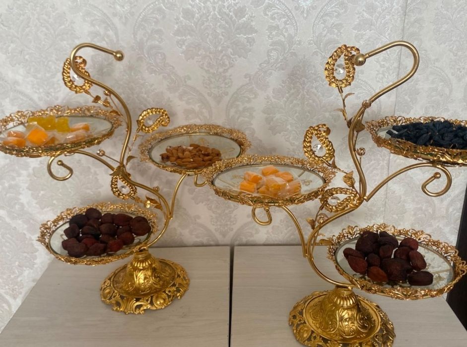 Продаются 2 красивые этажерки.