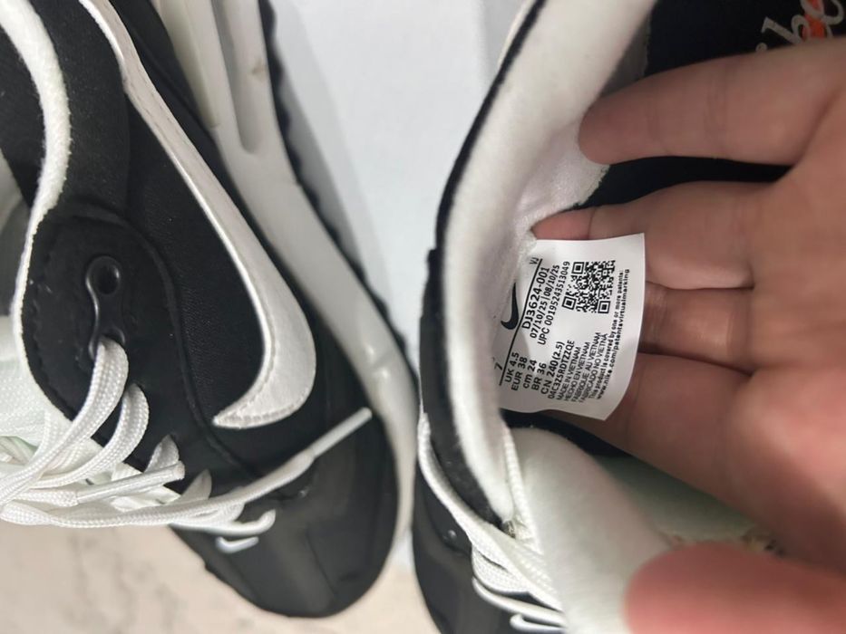 Кроссовки фирма Найк