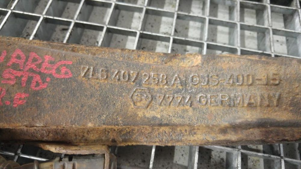 fuzeta dreapta fata  vw touareg 7l 2.5 tdi bpe 7l6407258a