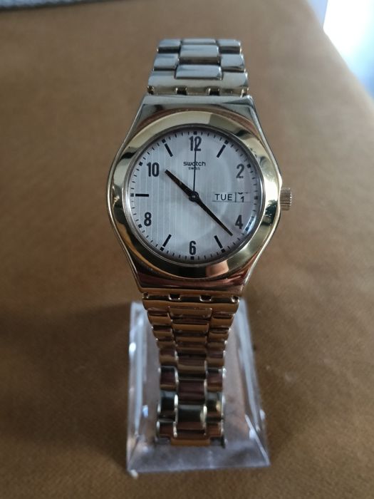 Ceas Swatch Irony Auriu – Mecanism Elvețian, Day-Date, Oțel Inoxidabil