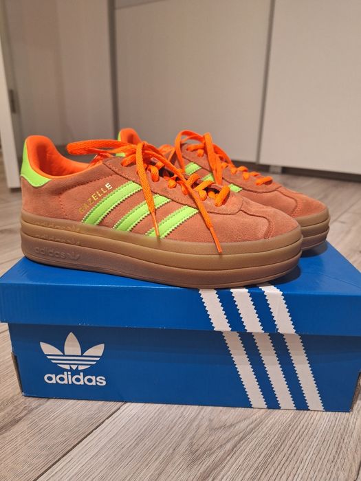 Vând Adidas Gazelle cu platforma