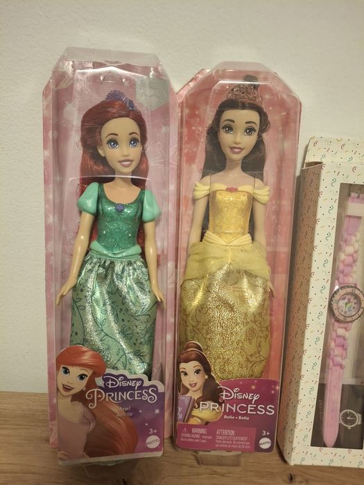 Vand lot jucarii cu 2 papusi Disney ( Ariel si Belle)