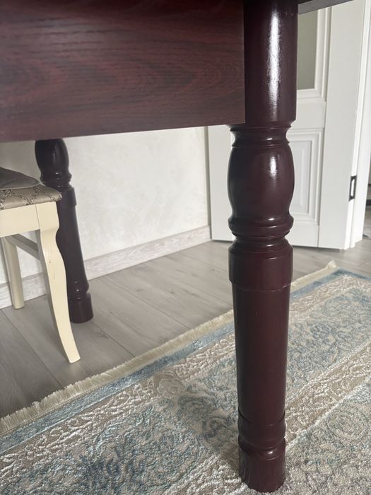 Стол для гостиной