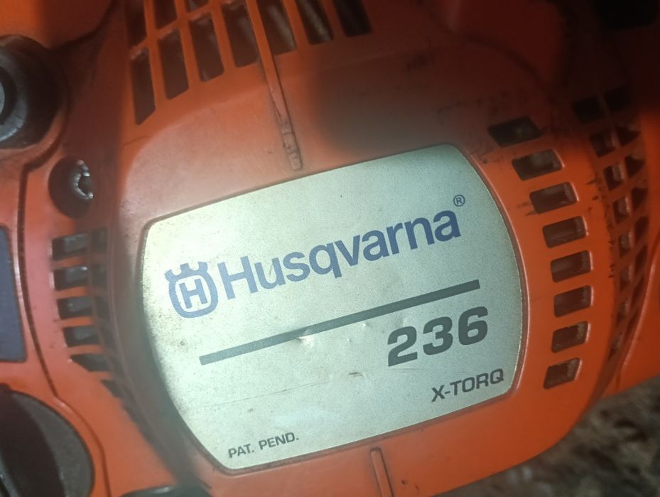 Bară dințată și moror și drujba