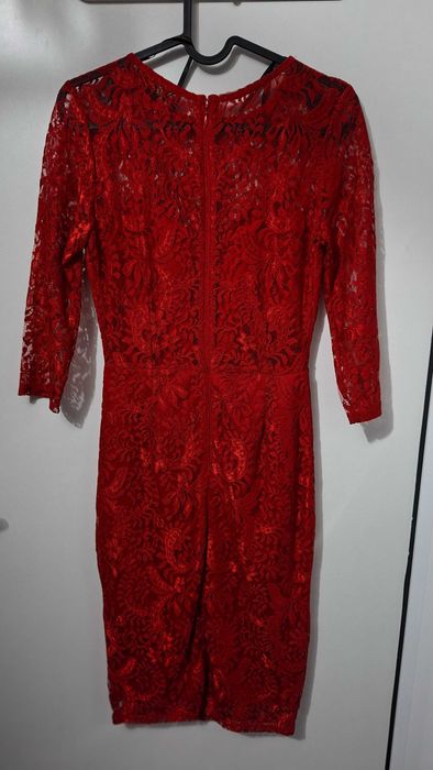 Елегантна червена дантелена рокля – Kardashian Kollection for LIPSY