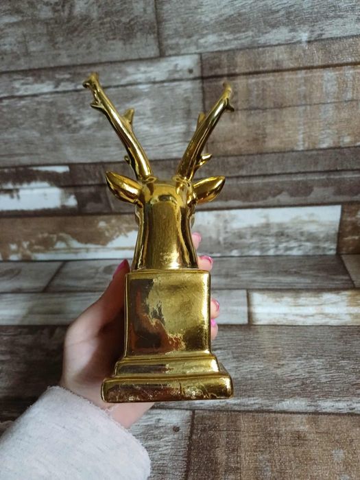 Порцеланова фигура на елен