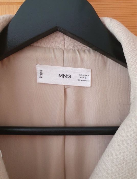 Вълнено палто на Mango